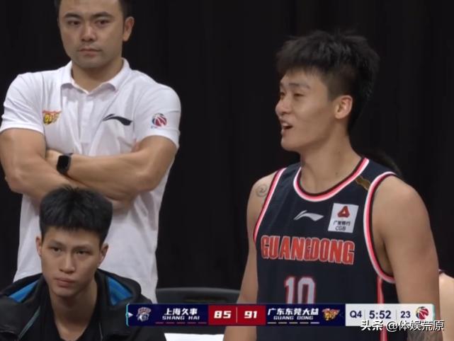 郭昊文33分,郭昊文换王哲林