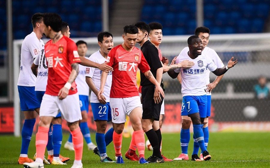 一地鸡毛高拉特,现场直播中超恒大对泰达