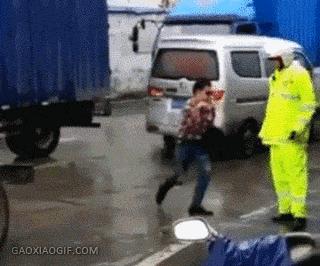 虽然她是在鄙视，不过我突然有了个大胆的想法