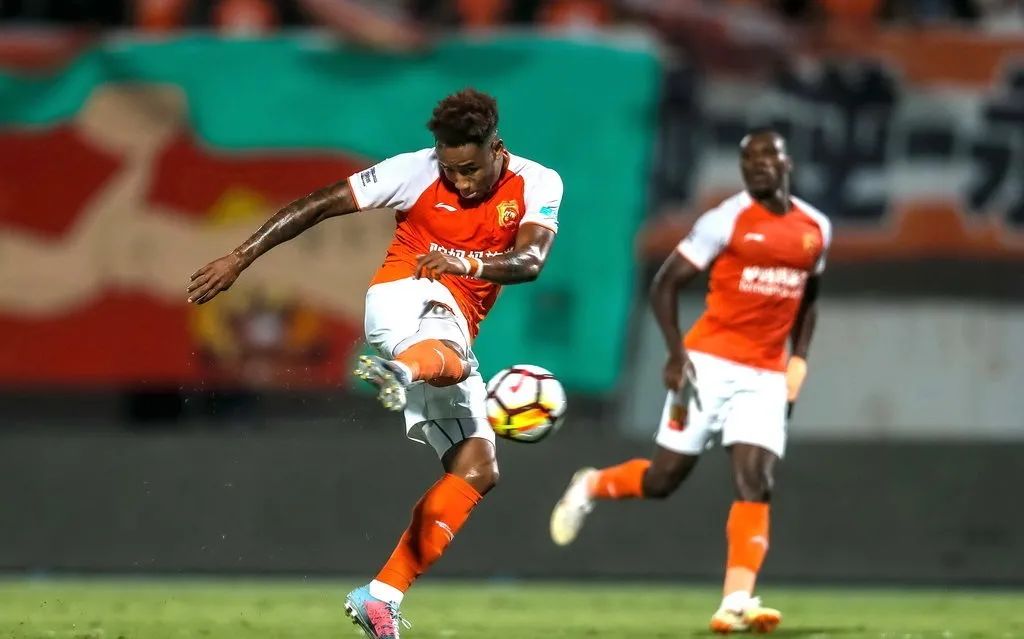 何塞换下卡里索,后防精彩防守