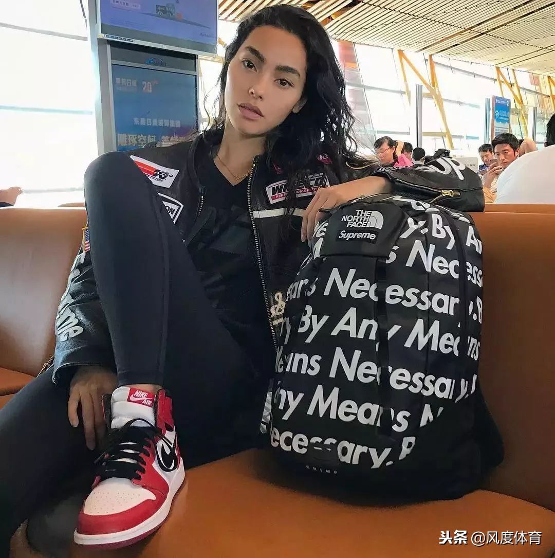 *窥偷**女神AdrianneHo的ins照片,我仿佛打开了新世界的大门……