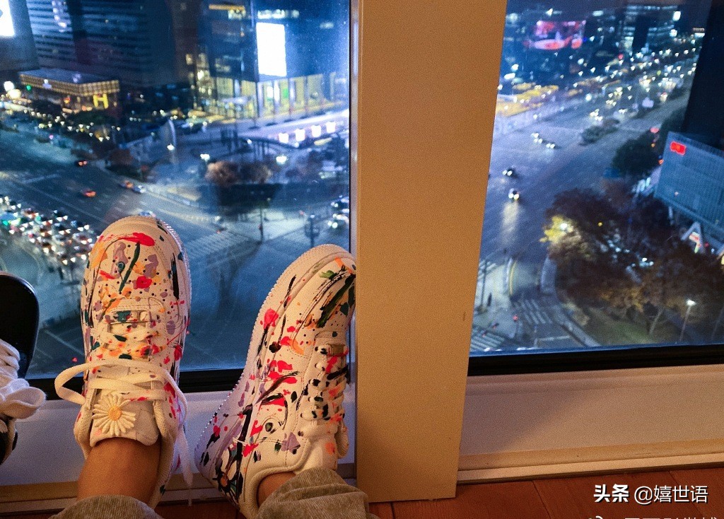 周雨彤穿板鞋图片,周雨彤spell牛仔裤穿搭