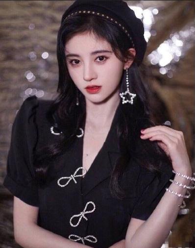 鞠婧祎与杨幂撞衫是谁先穿的,鞠婧祎穿山寨博主道歉