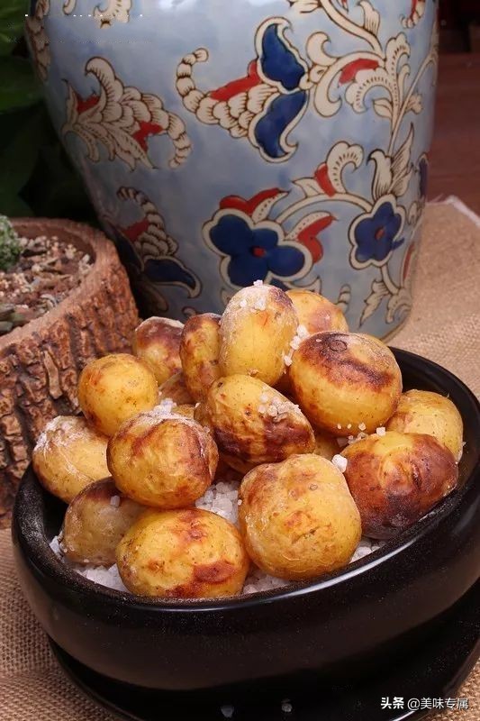 盐焗鸡味道还挺香的,盐焗咸香鸡正宗做法