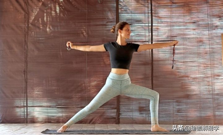 初学练瑜伽从第1步练起怎么练,初学者练瑜伽要怎么样练