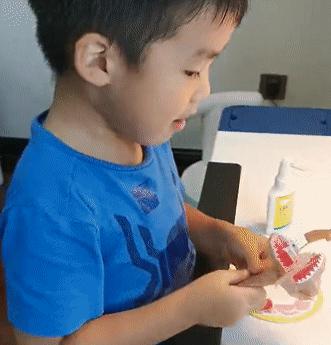 杭州95后小伙折纸山海经千纸鹤,日本折千纸鹤的纸