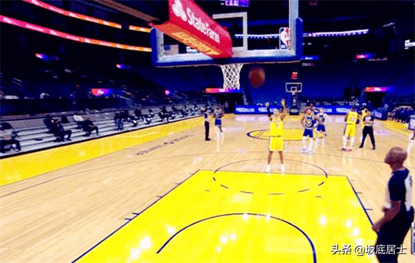 詹姆斯：裤子，你咋罚出个三不沾啊！库兹马：那我也没踢足球啊