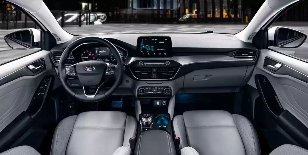 动力不足但是油耗不高,动力不输燃油版