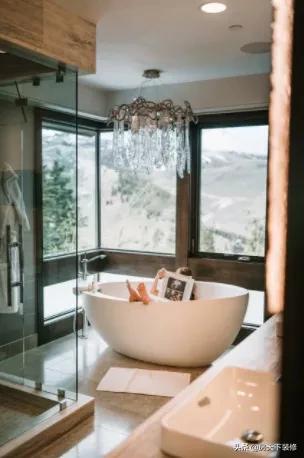 浴缸是嵌入式好还是独立好,浴缸内嵌式和独立式优缺点有哪些