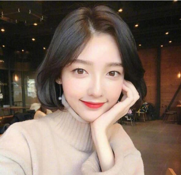 2021年大圆脸短发减龄发型图片,40-50岁圆脸洋气发型女士短发