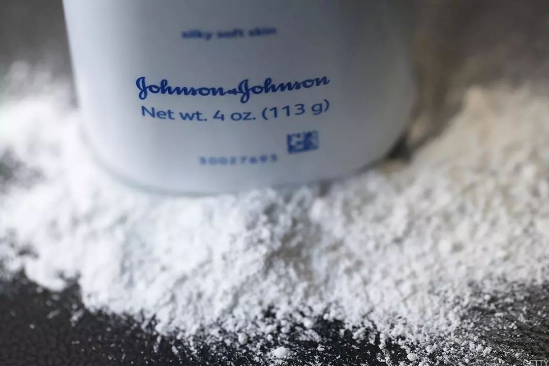 强生因爽身粉致癌问题遭调查，爽身粉到底还能不能用？