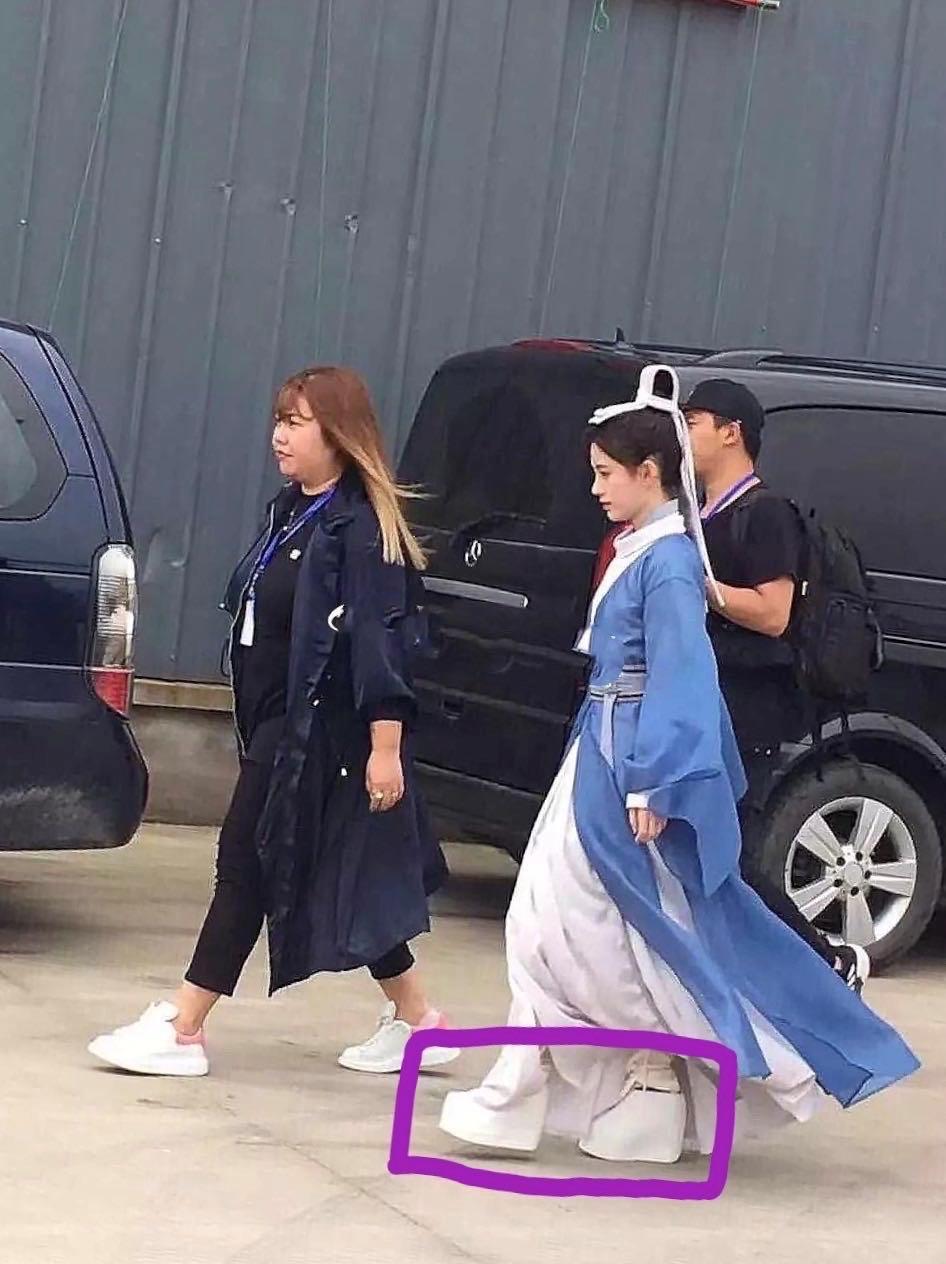 鞠婧祎沉迷柔弱不能自理人设,女生沉迷柔弱的人设