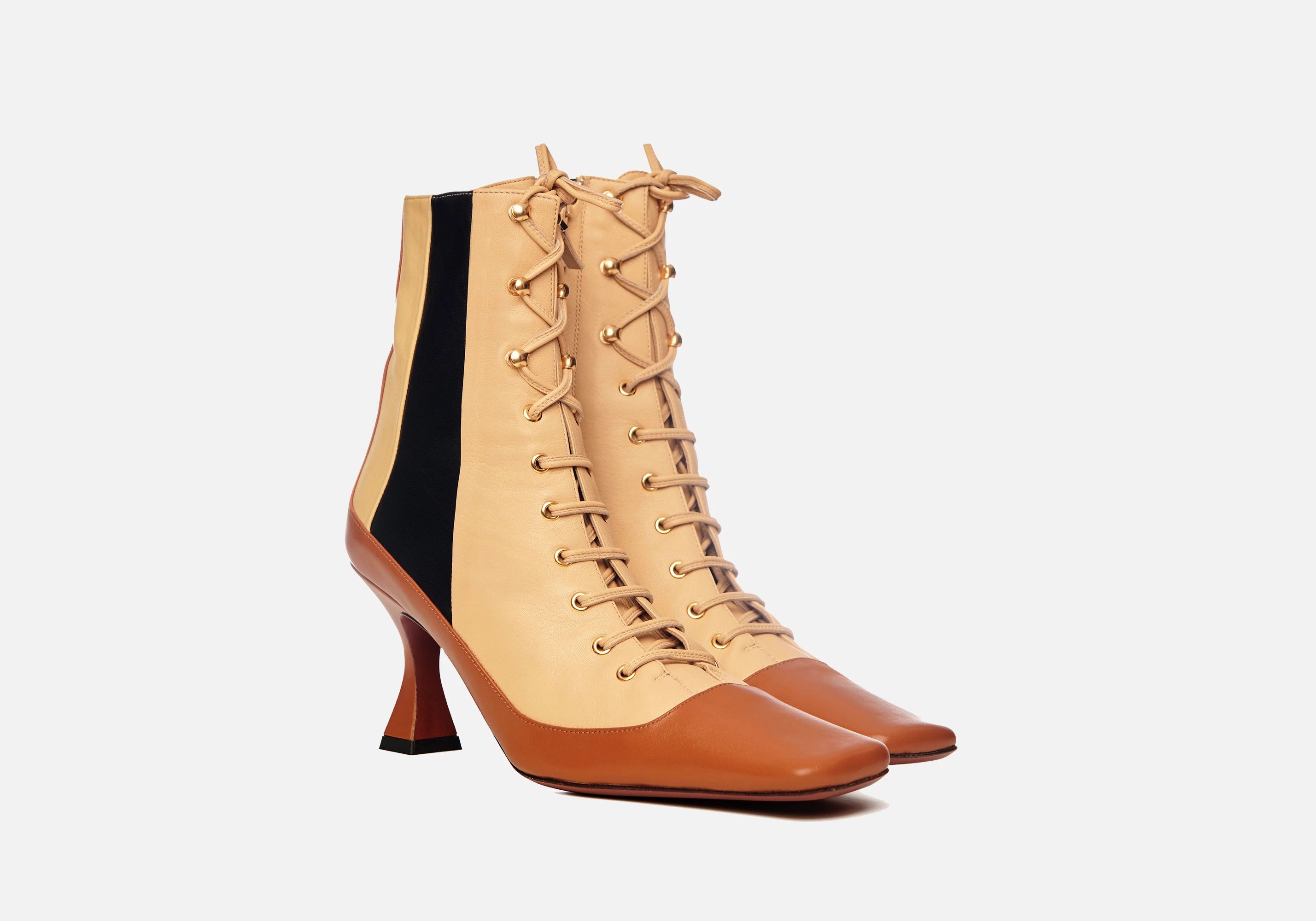 看见今年秋冬必入的第一双靴子，我方了……