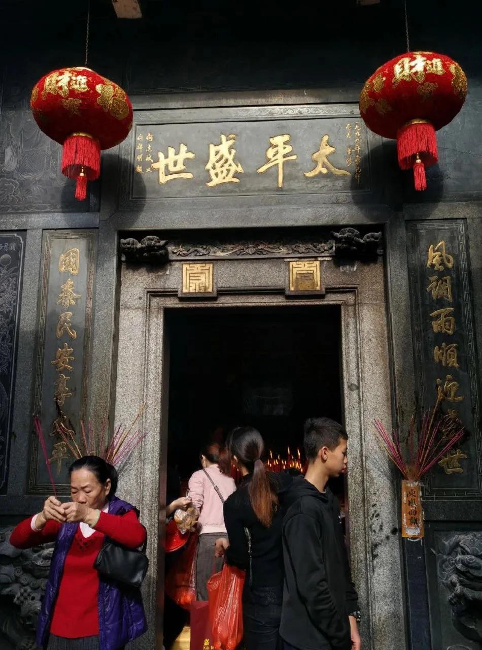 迈向有钱时代的笋岗：有人怀揣*迁拆**梦，有人害怕做网红…