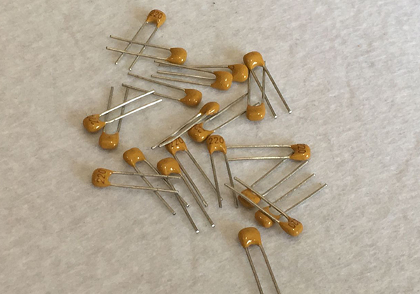 电路中的电容该如何选择,电容电路的基础知识