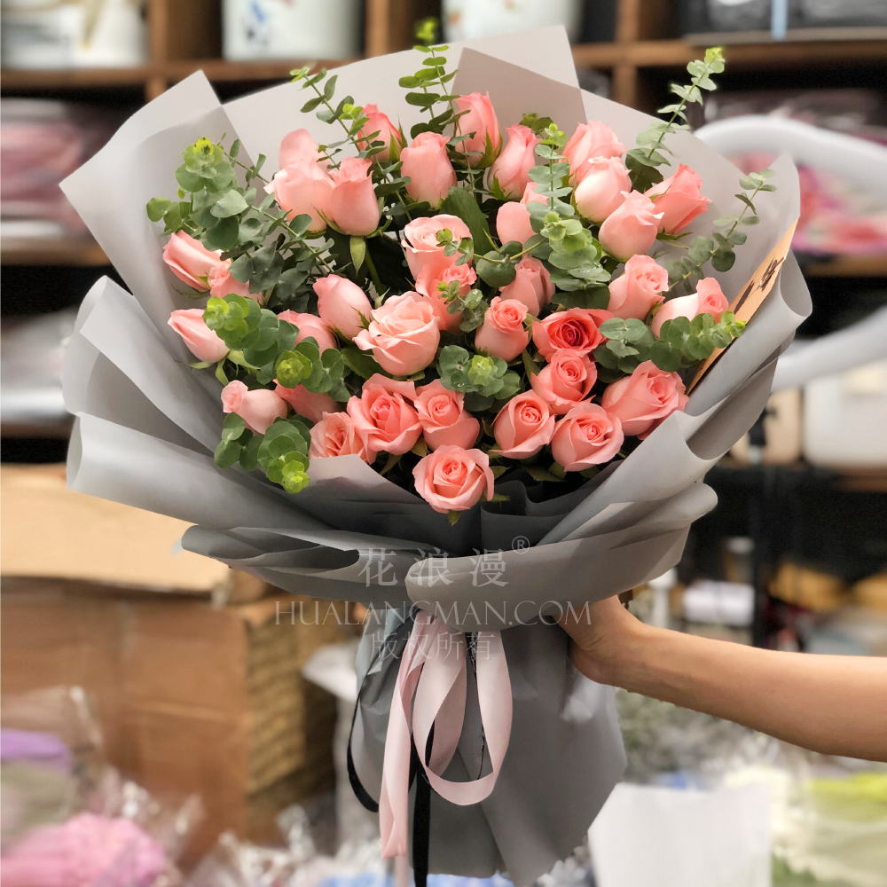 女友不开心了怎么哄,女朋友不开心怎么办怎么哄她开心