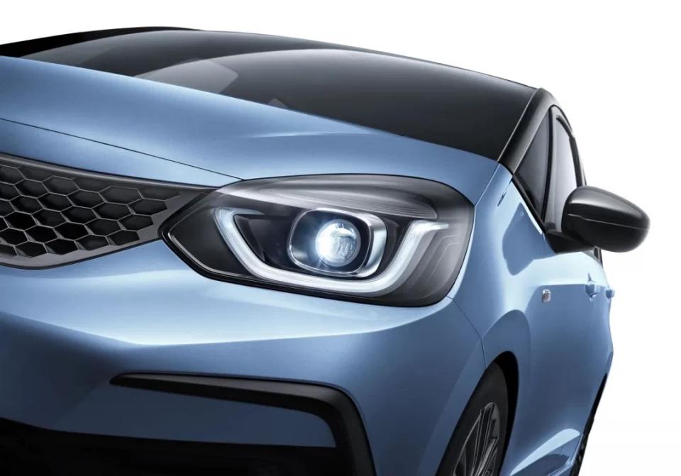 *四代第**飞度导购:买潮享还是潮越,这是个难题