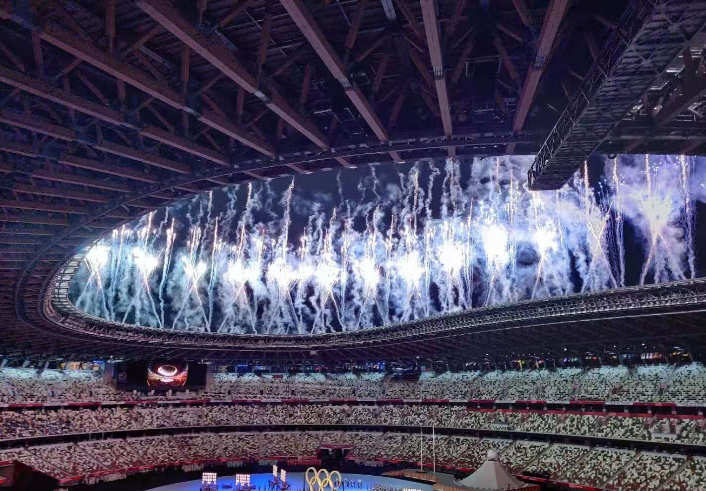 东京奥运会闭幕式上的五环真漂亮,2020年东京奥运会开幕式表演五环