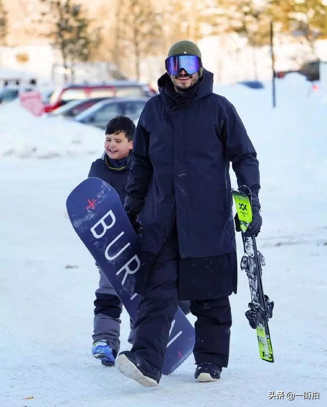 米兰达可儿儿子小开花出街照片,米兰达可儿10岁长子胖成球