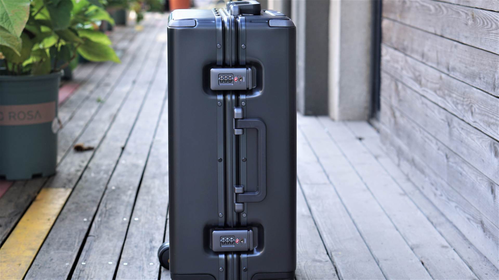 地平线8号行李箱24寸什么颜色好看,地平线8号行李箱和90分行李箱测评