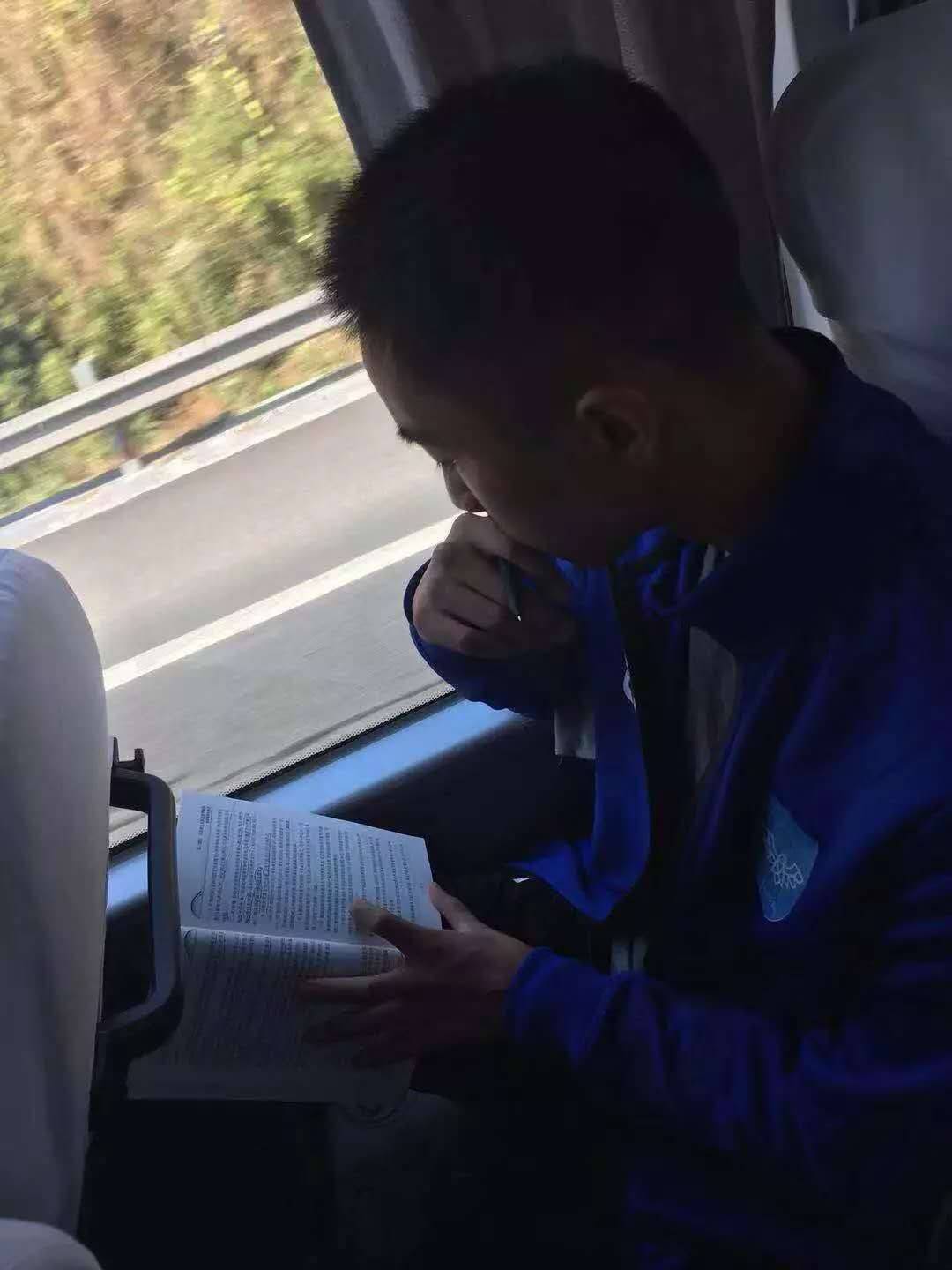 哪一个大学的足球氛围最好,让人羡慕的足球氛围