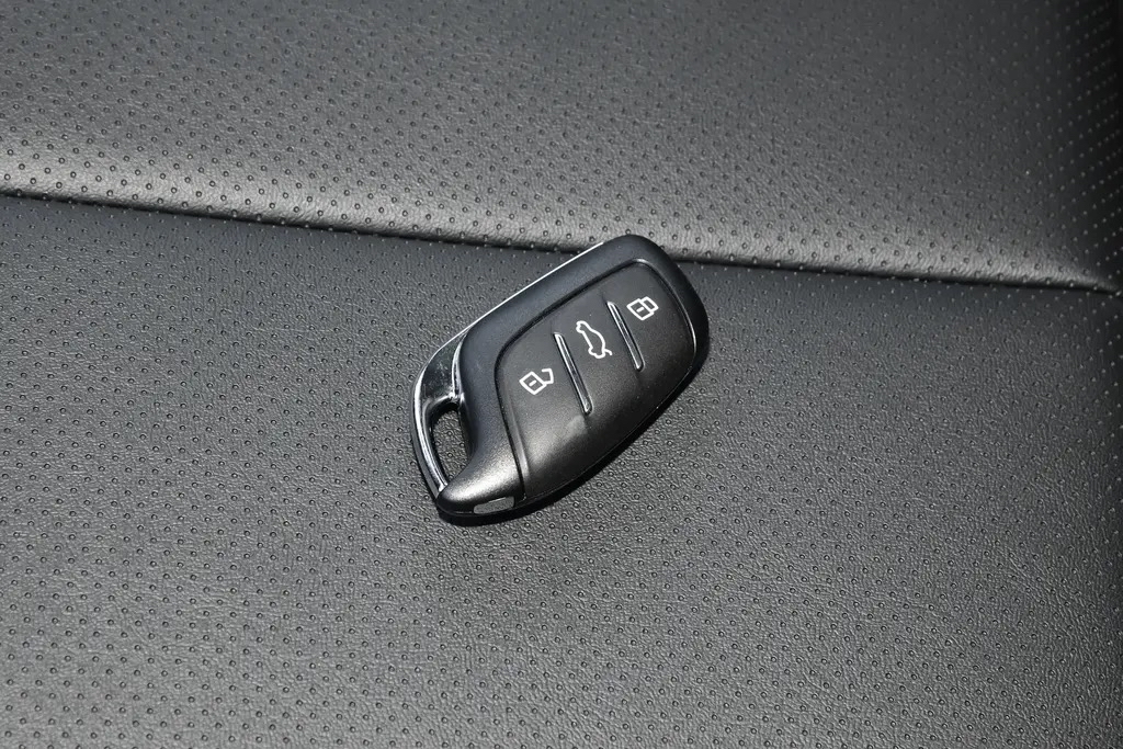 荣威rx5语音控制按键失灵,荣威rx5自动驻车按键失灵