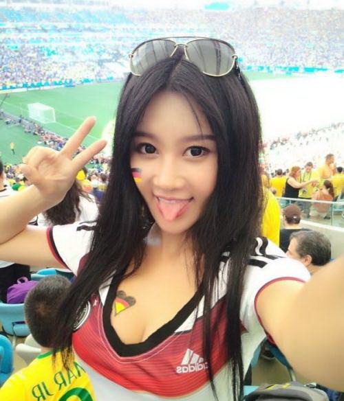 那些靠足球走红的球迷去哪了?有的拍电影有的开公司当老板