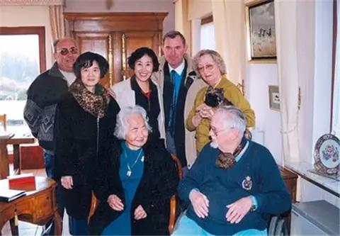 这个漂亮的中国女人轰动整个西方被尊为“圣母”，中国却少人知道