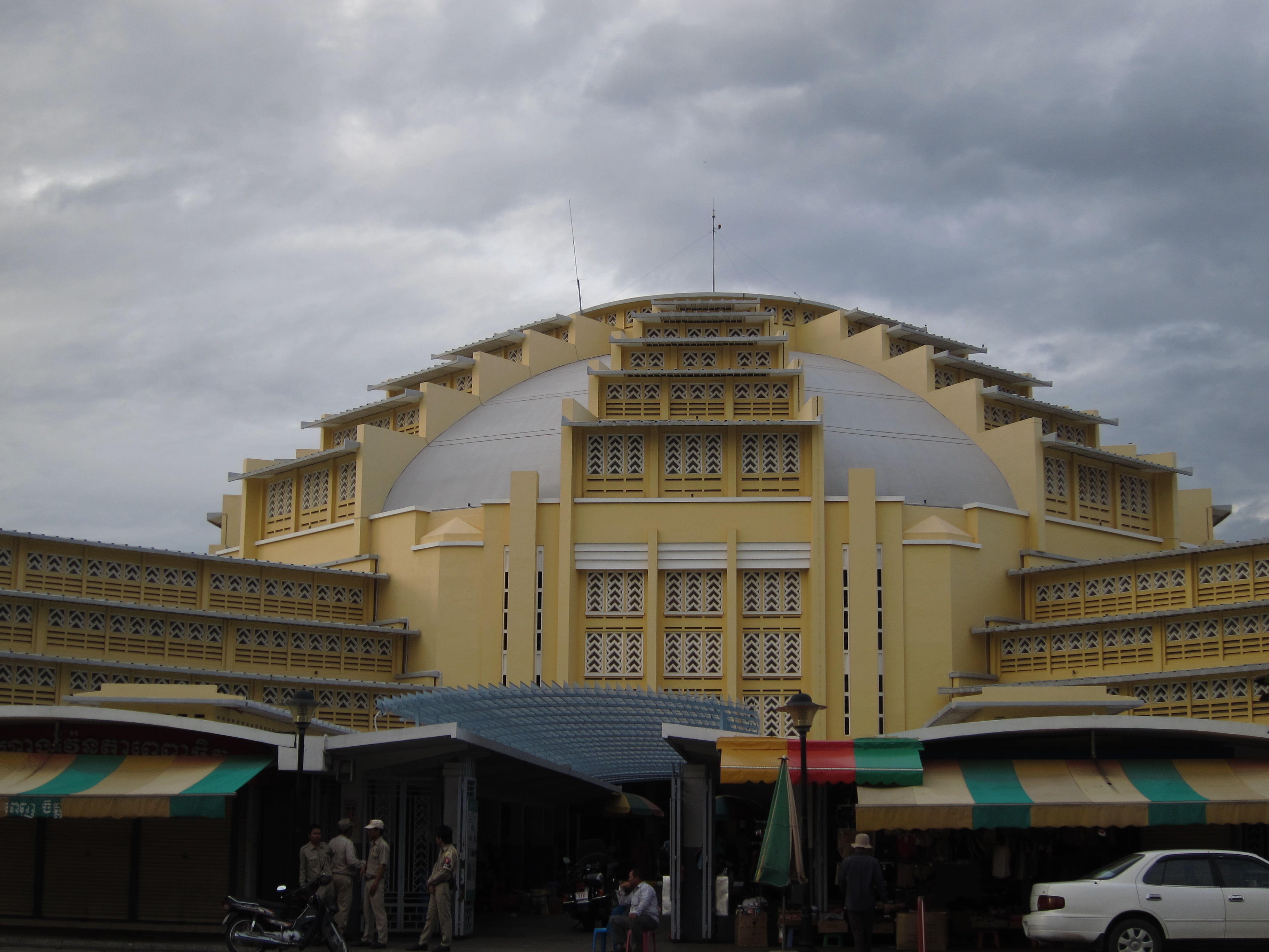 中国小伙在柬埔寨的视频,骑行去柬埔寨的小伙