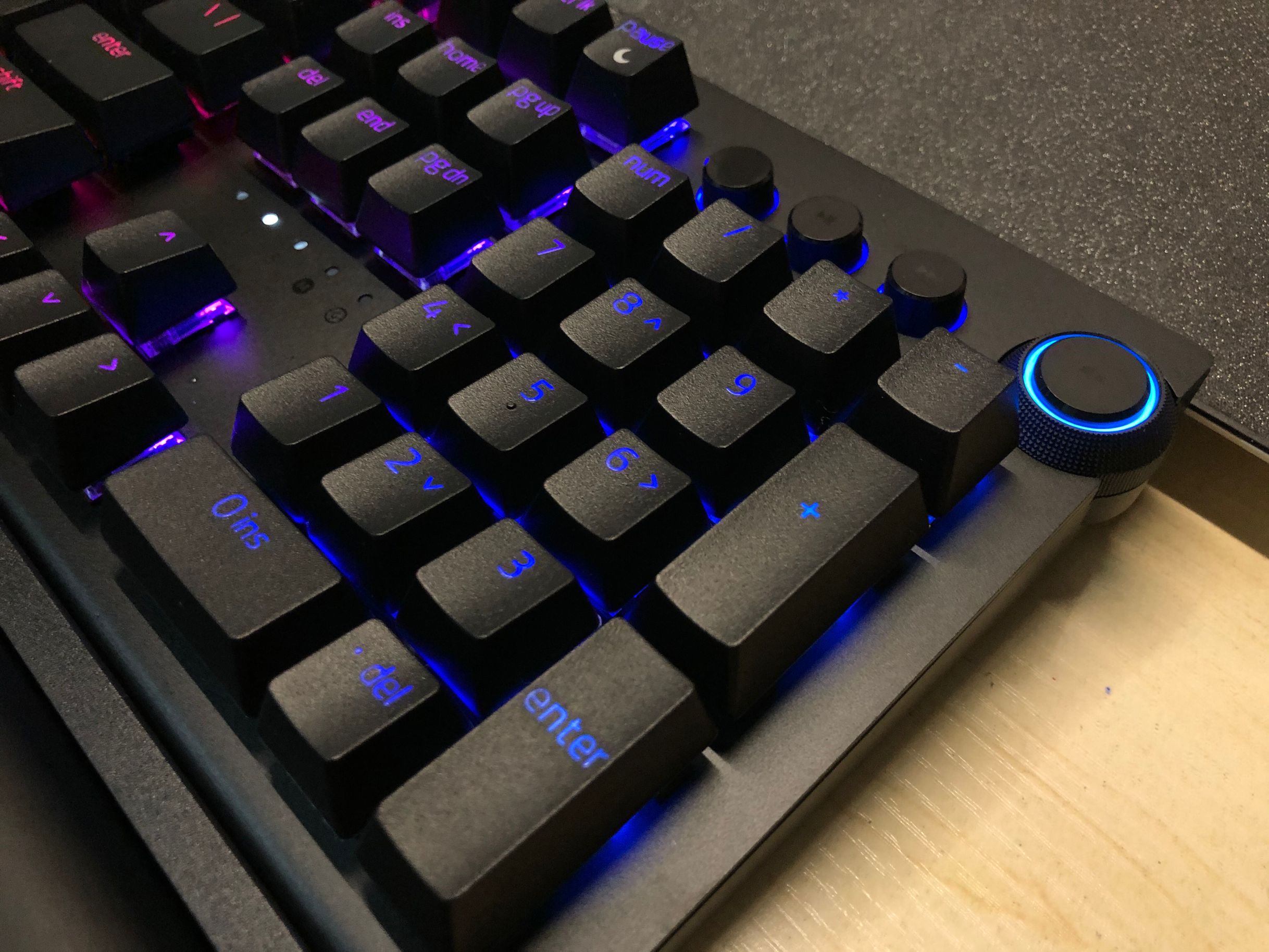 雷蛇黑寡妇v3键盘如何调节灵敏度,雷蛇黑寡妇游戏键盘测评