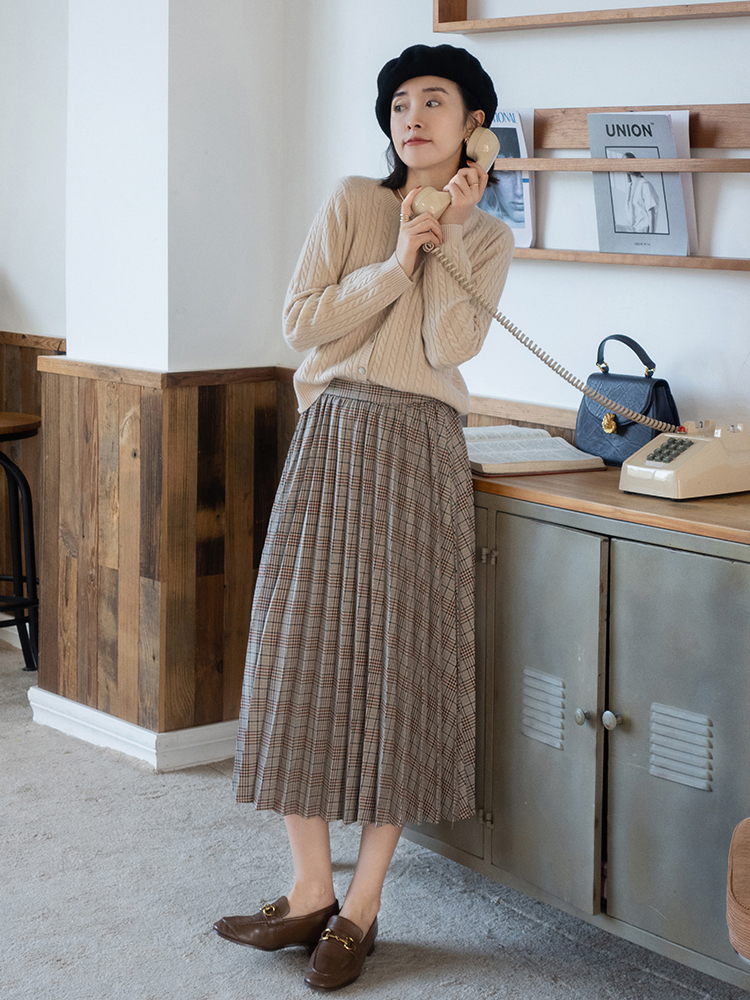 大百褶裙和小百褶裙哪个显瘦,百褶裙秋冬胖mm显瘦遮肉搭配