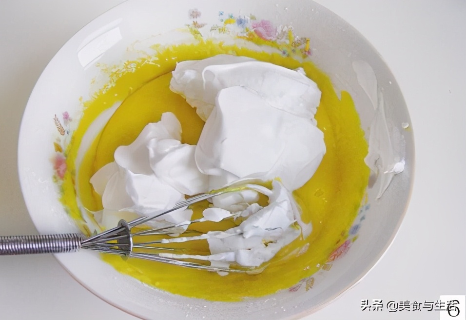 做法简单口感松软绵密的海绵蛋糕,不会融化的蛋糕简单又好吃又漂亮