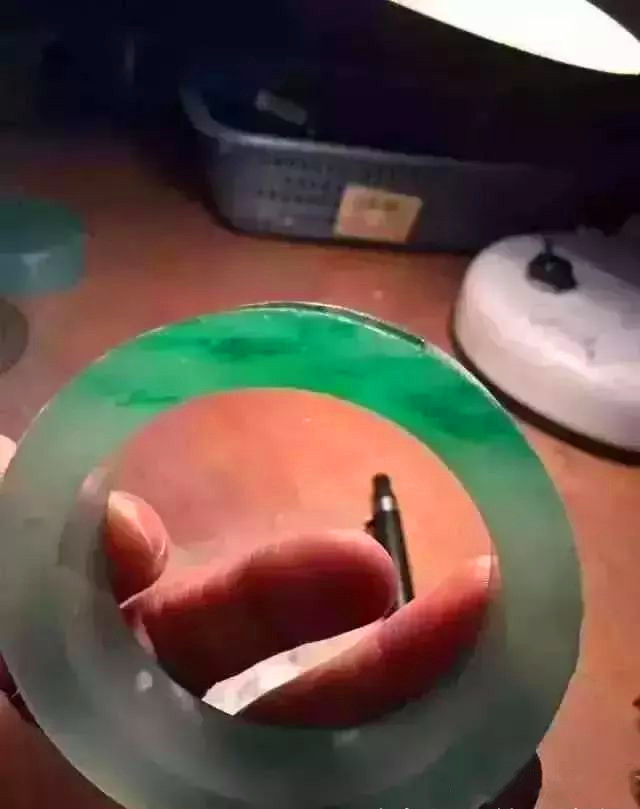 细数缅甸翡翠公盘三大传奇，迄今无法被超越，有一件能把老板气死