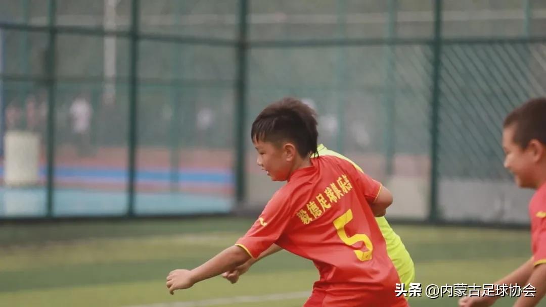 暑期足球训练营封闭式,暑假青少年足球赛事集训