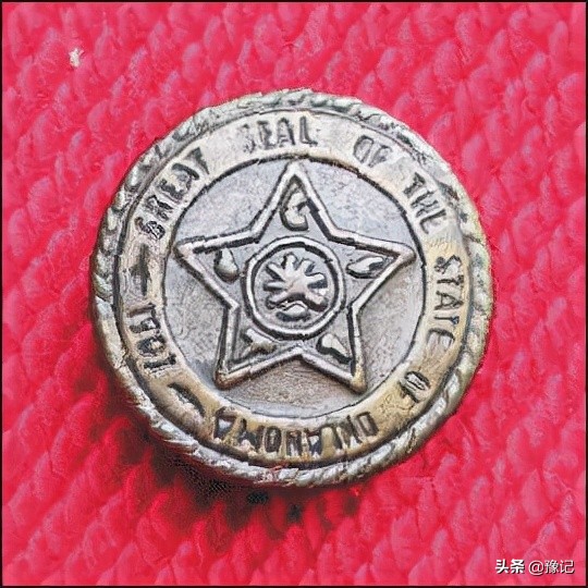 安阳出了个纽扣收藏家，三十公斤藏品藏着大世界|豫记