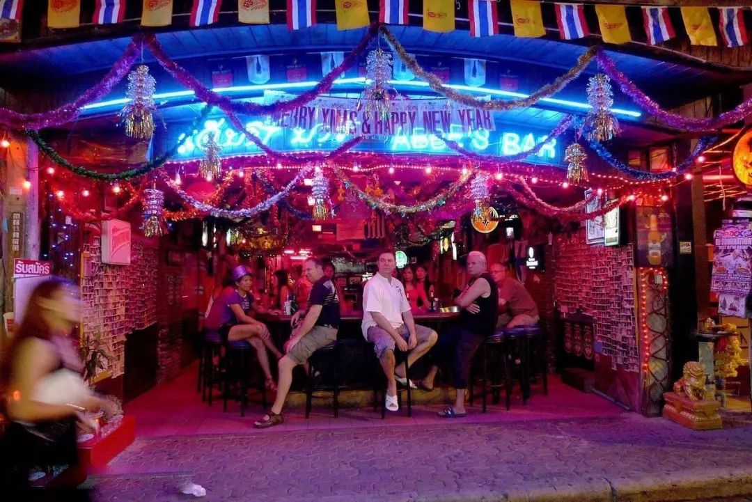 为什么不能在泰国酒吧二楼摇铃铛,去泰国旅游为啥不能去酒吧二楼