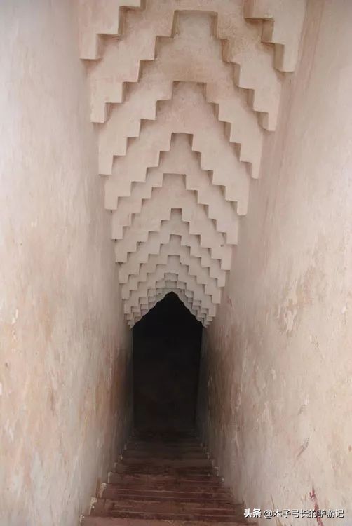 这个奇特的地方，将石狗视为图腾，却爱吃狗肉