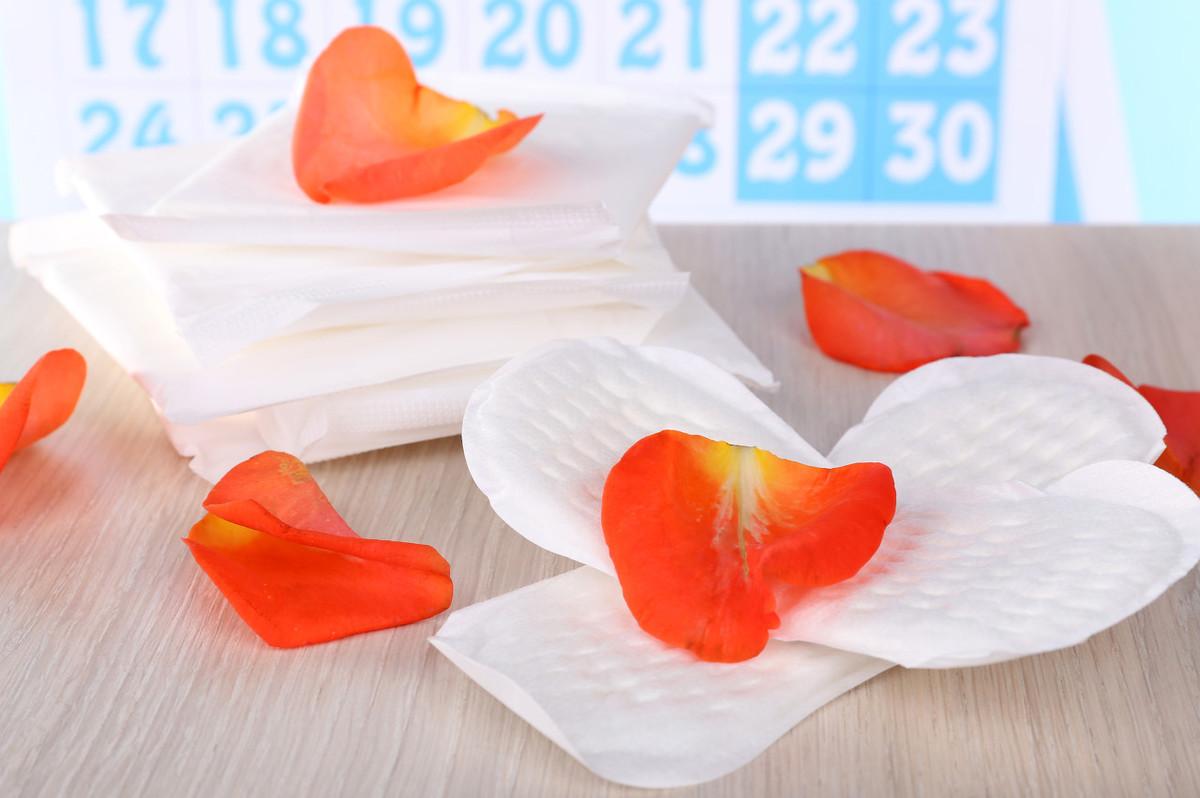 姨妈期间八条注意事项,姨妈巾的高级用法防止侧漏