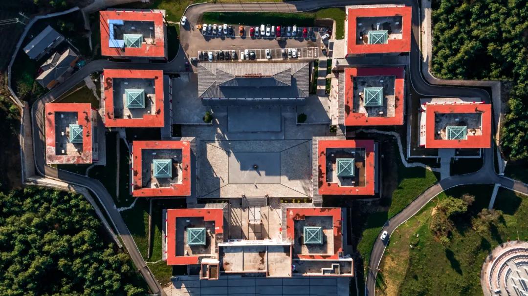 经过扶贫改造后乡村大变样,脱贫攻坚乡村旧貌