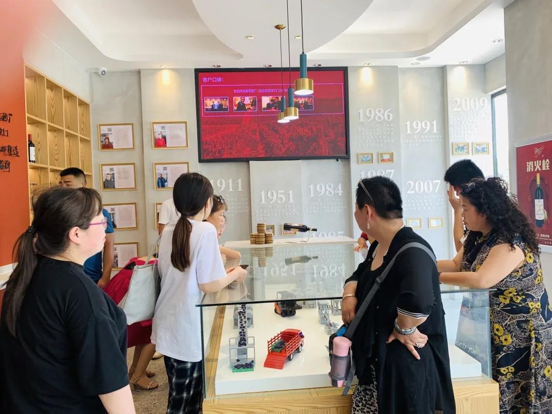 渭南丹凤葡萄酒厂新闻报道,西安客户来考察