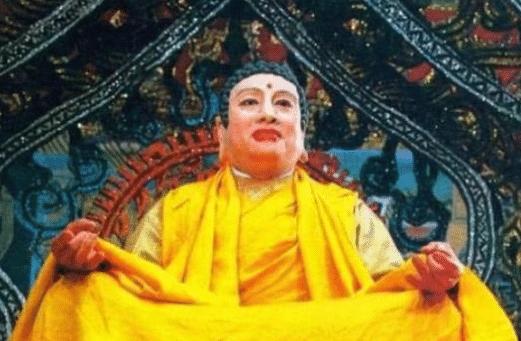 扮演如来佛的朱龙广被泰国人叩拜,如来扮演者朱龙广去泰国被人跪拜