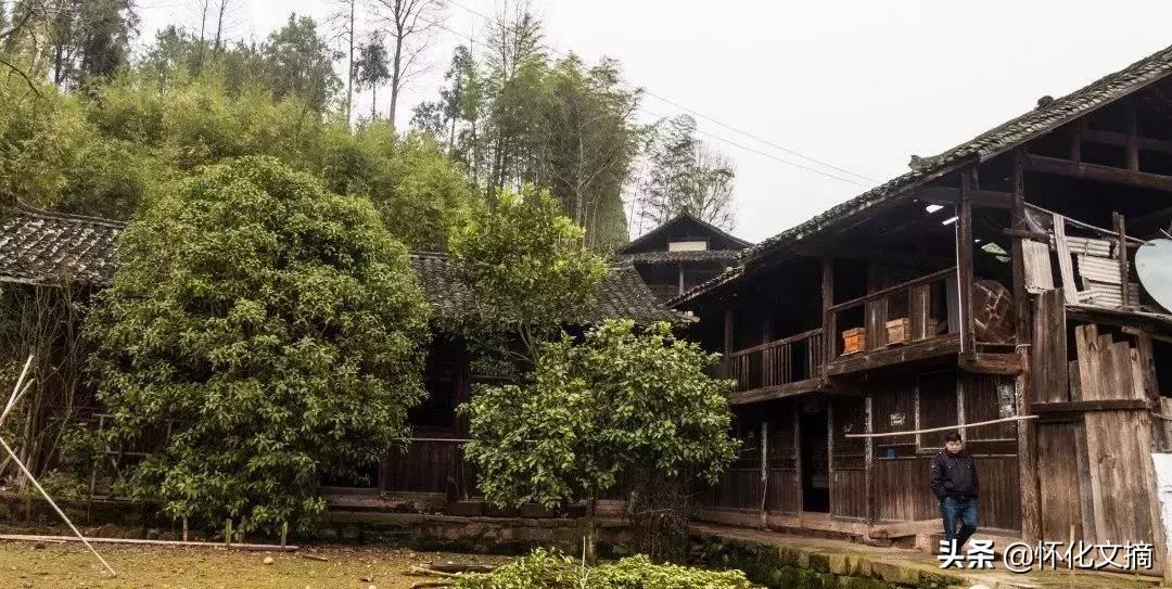 千年古苗寨老家寨全景,贵州千户苗寨农户家