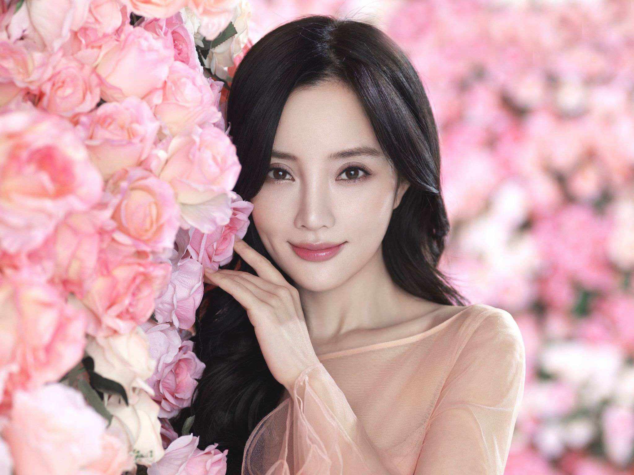 天生素颜脸是怎样的？若你脸上有这4个优点中的2个，颜值都不低