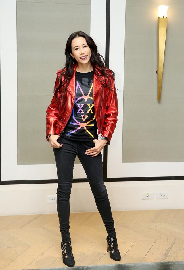 莫文蔚穿皮裤,穿牛仔裤的莫文蔚