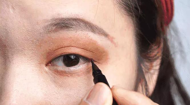 新手眼妆100种化妆方法,浓密眼妆的化妆方法