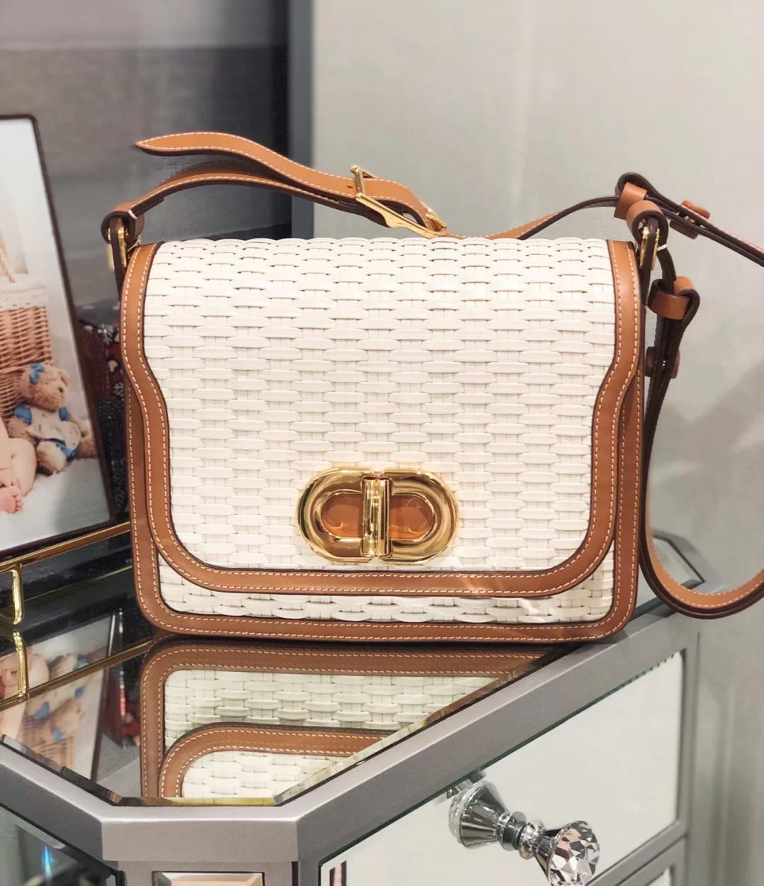 适合女生的第一款高奢包,5000千元以下的轻奢女包推荐