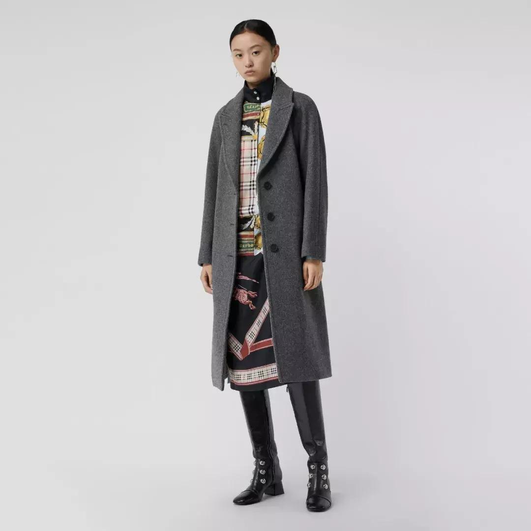 这个冬季时髦精都是这么穿大衣的,时髦的人喜欢这样穿