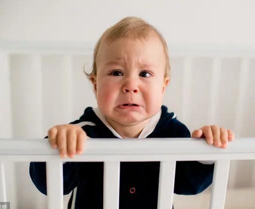 孩子胆小害怕是教育过早造成的吗,孩子总是特别害怕犯错