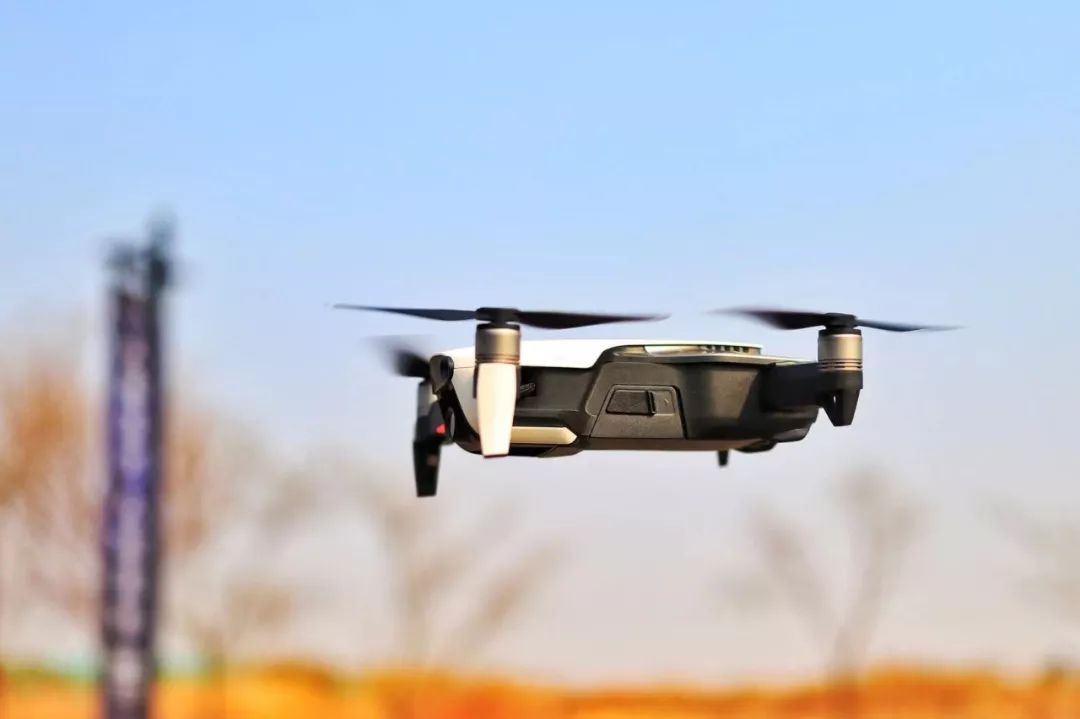 大疆“御”MavicAir，你见过可以塞进口袋的随行无人机吗？