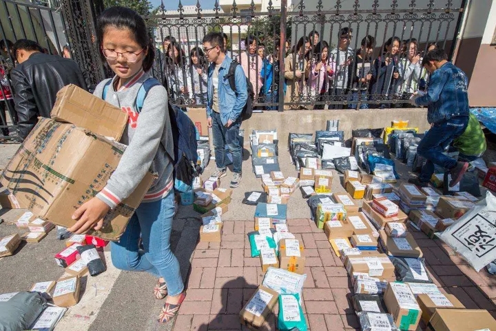 大学生的生活费每个月给多少合适,大学生要每月给多少生活费